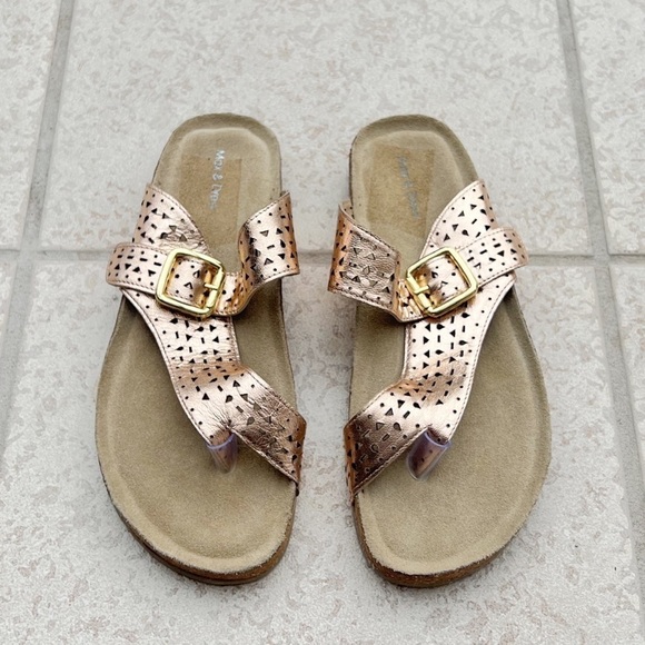 🆕 Max & Drew Nikki rose gold leather perforated slip on sandals comfort - Picture 1 of 8